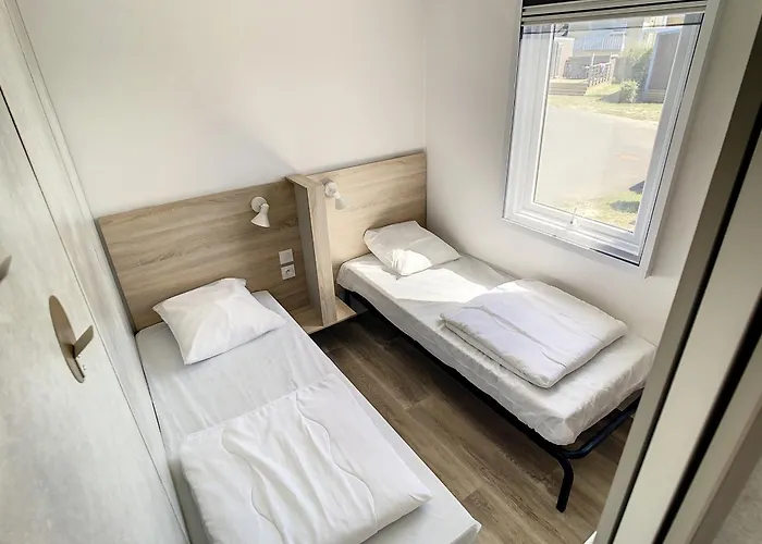 Mobil-Home Confort 6 Pers, 3 Chambres, 2 Sdb, Proche Plage, Piscine, Fitness, Commerces A Jullouville - Fr-1-361A-80 Semesterbostad